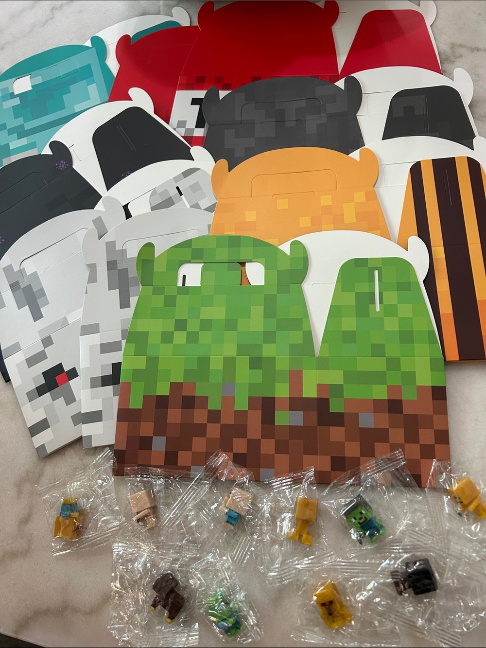 Set-Minecraft Party Favor Boxes-figures-cupcake topers-water bottle labels